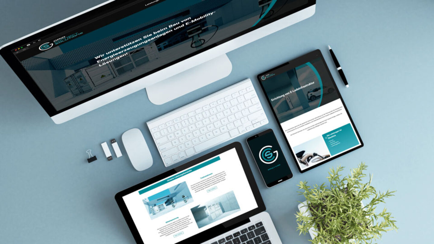 Komposition von digitalen Geräten mit bespielter Website von GSC.