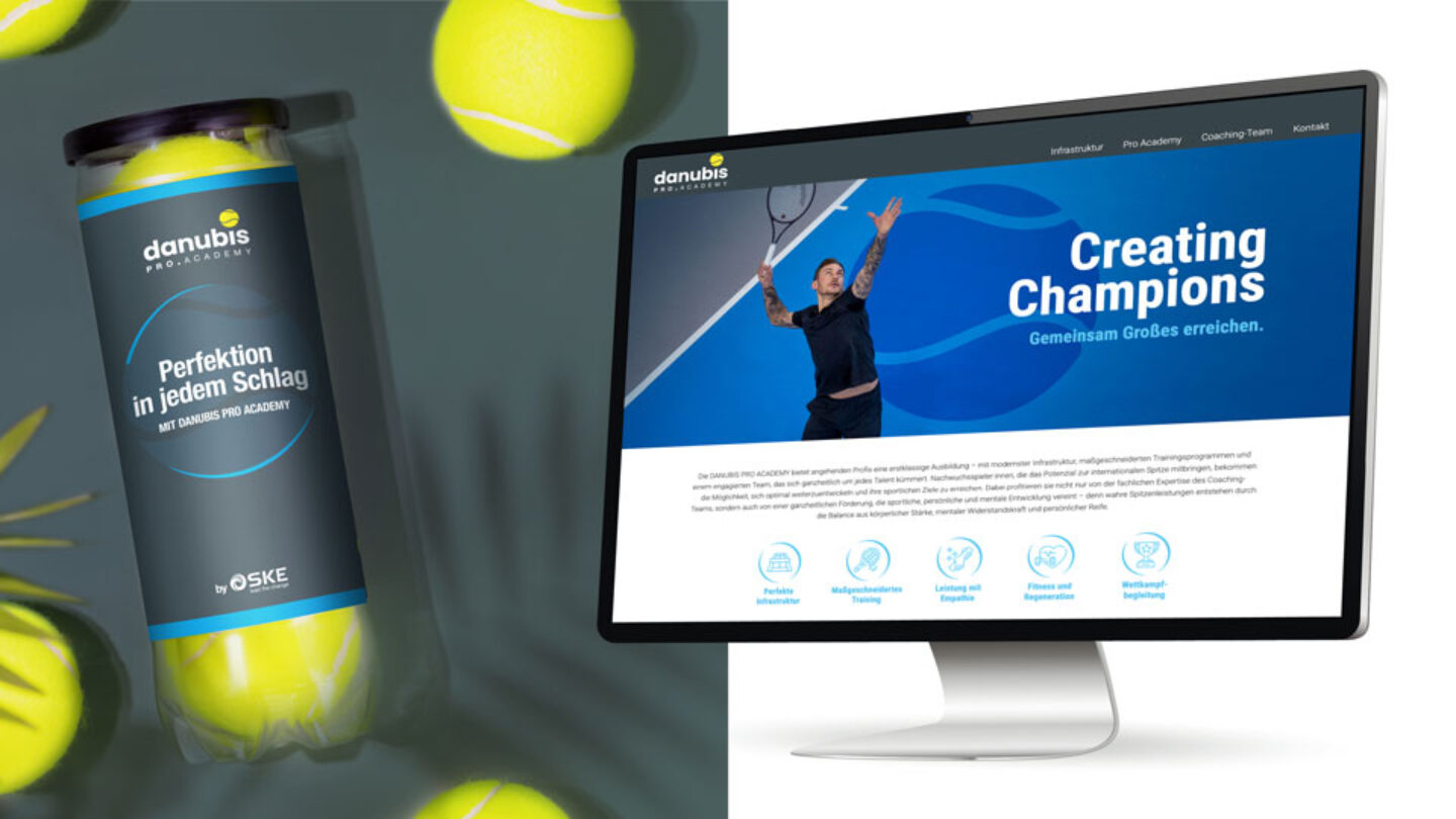 Bildschirm mit Website einer Tennisakademie und Branding einer Verpackung von Tennisbällen.